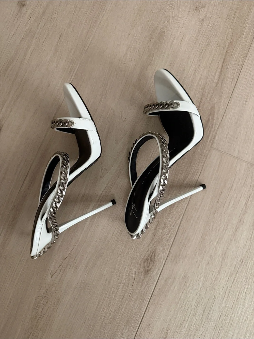 Giuseppe Zanotti White Slide Sandals with Silver Chain Trim - Picture 3 of 4